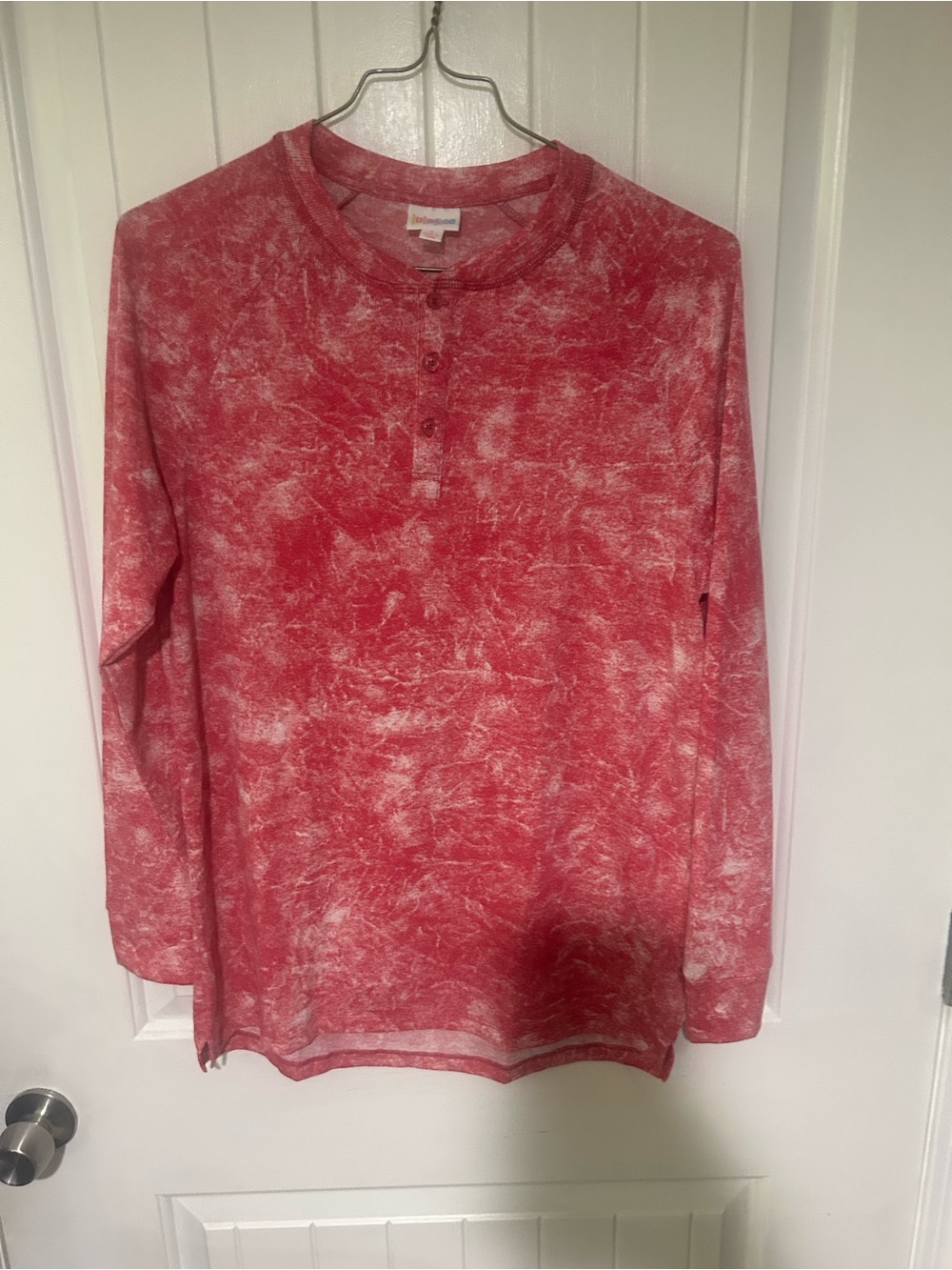 LuLaRoe Unisex Red Marble Wash Button-Down Long Sleeve Top